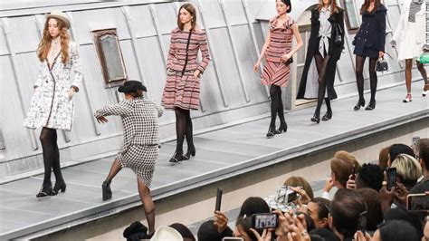 chanel runway laugh|Gigi Hadid saves Chanel show as comedian crashes the runway.